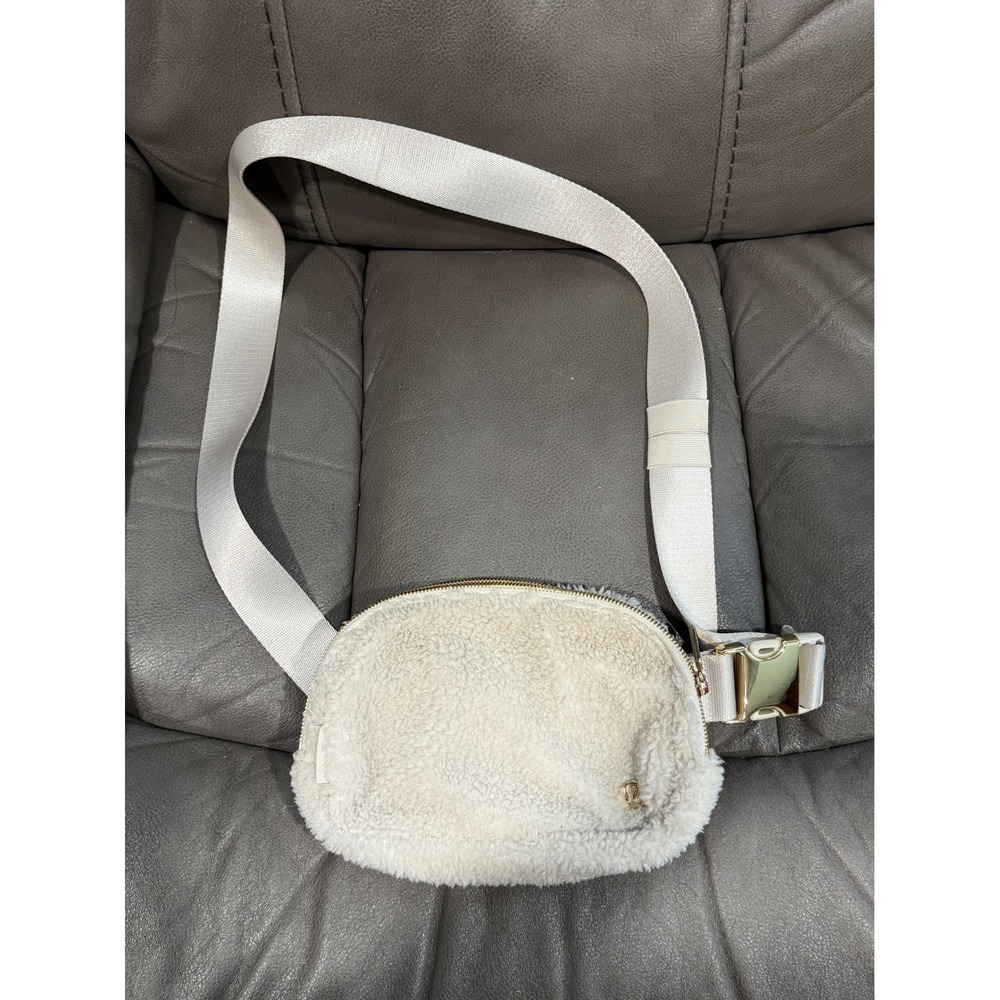 Lululemon Everywhere Belt Bag Fleece Ivory White Gold Hardware 1L Fanny Pack